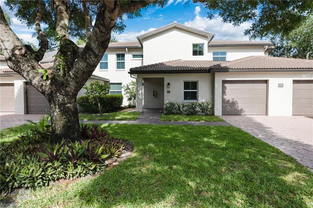 300 Diamond CIR 308 NAPLES, FL 34110