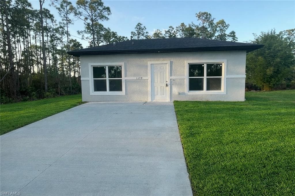 513 Summit AVE S LEHIGH ACRES, FL 33974