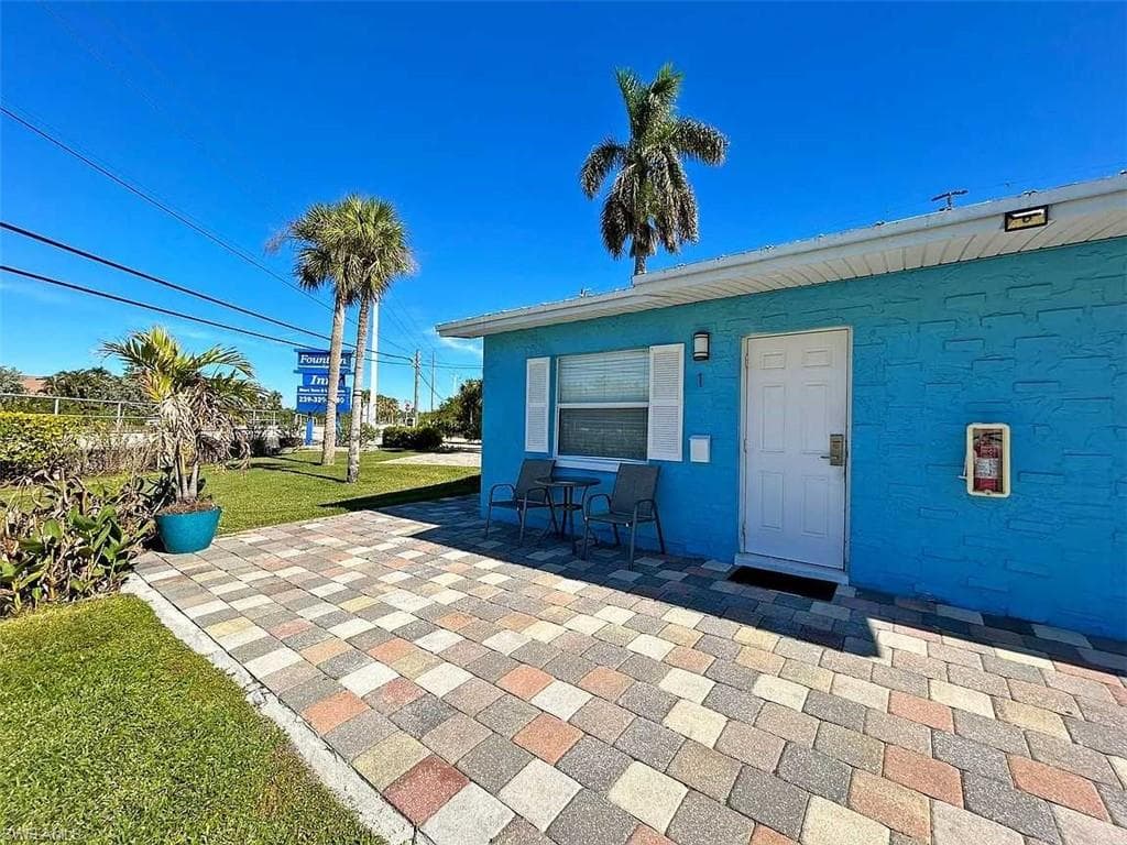 14621 McGregor BLVD 1 FORT MYERS, FL 33908