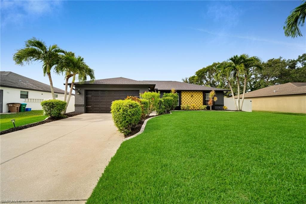 636 SW 10th ST CAPE CORAL, FL 33991