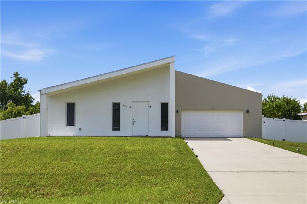 840 Carpenter ST E LEHIGH ACRES, FL 33974