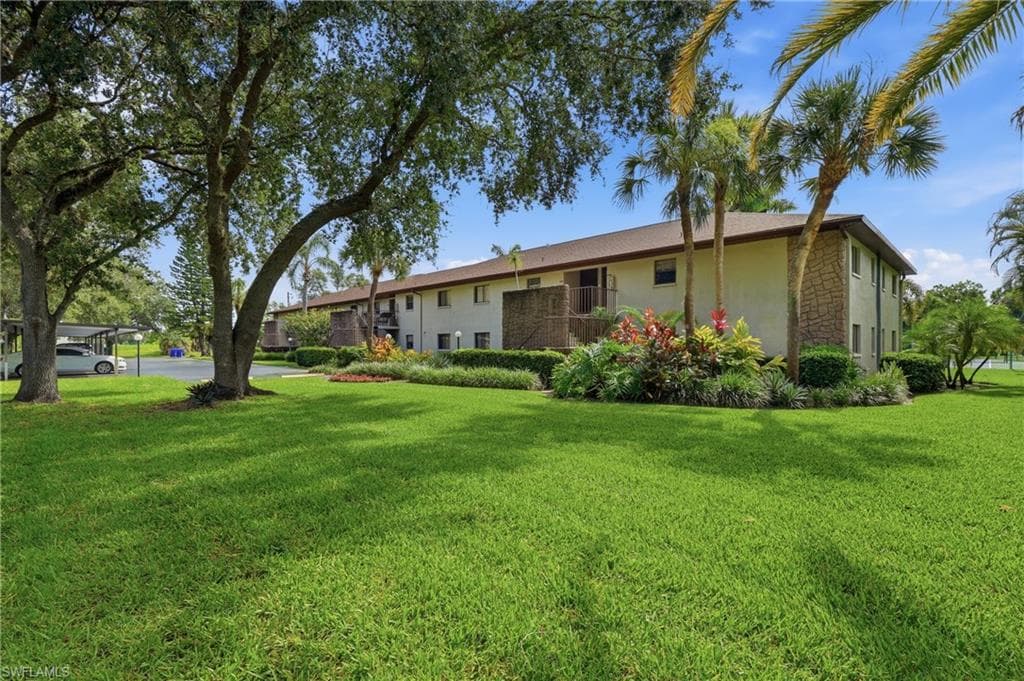 10 Beth Stacey BLVD 206 LEHIGH ACRES, FL 33936