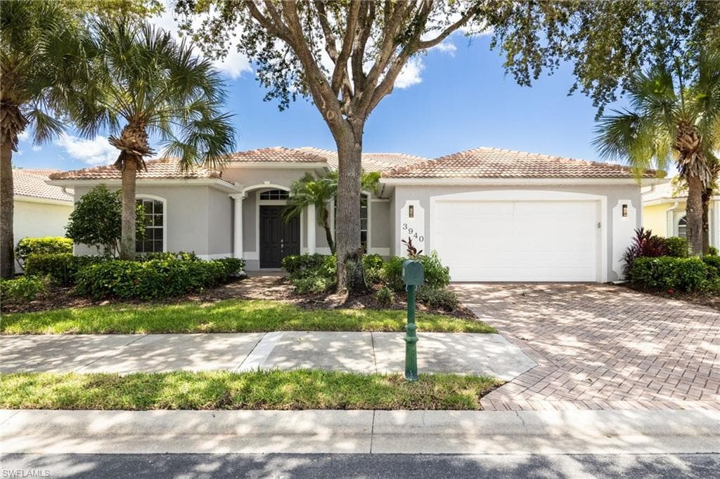 3940 Ruxton RD NAPLES, FL 34116