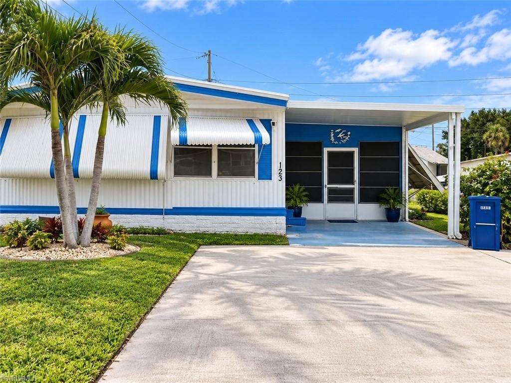 123 Torch LN NORTH FORT MYERS, FL 33917