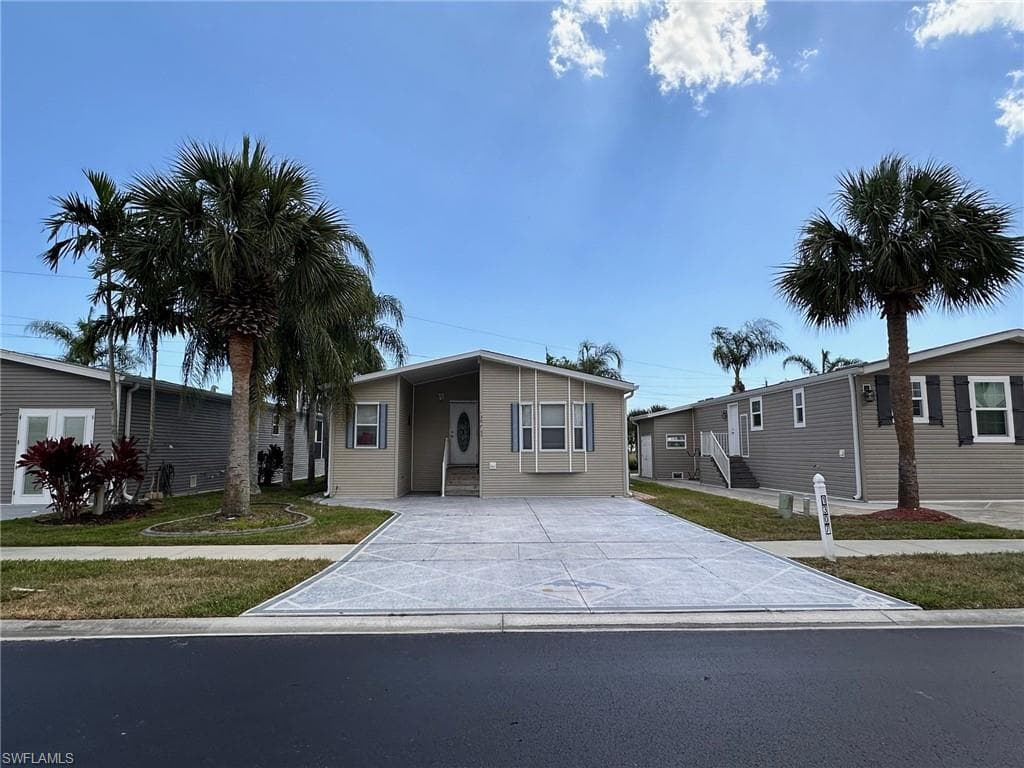 1307 Silver Lakes BLVD NAPLES, FL 34114