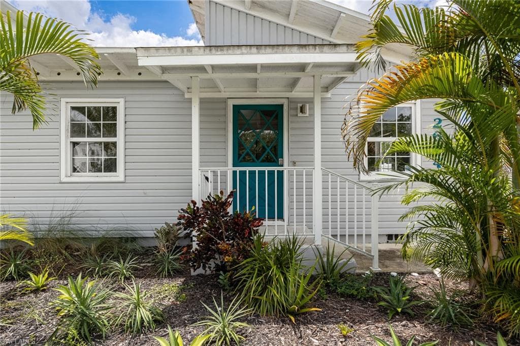 2664 Van Buren AVE NAPLES, FL 34112