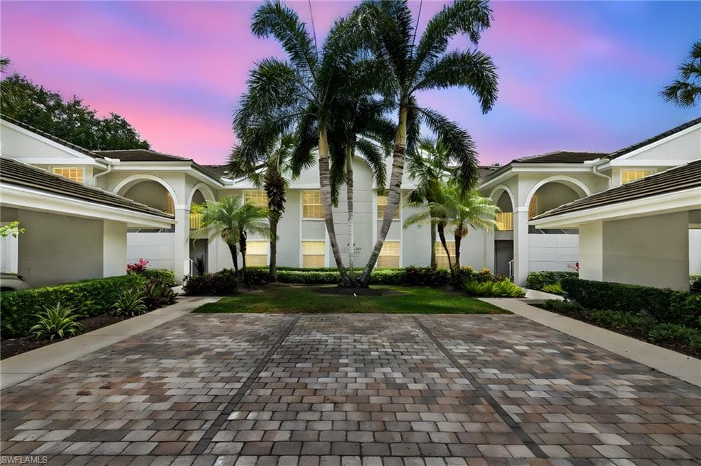 6290 Bellerive AVE 105 NAPLES, FL 34119