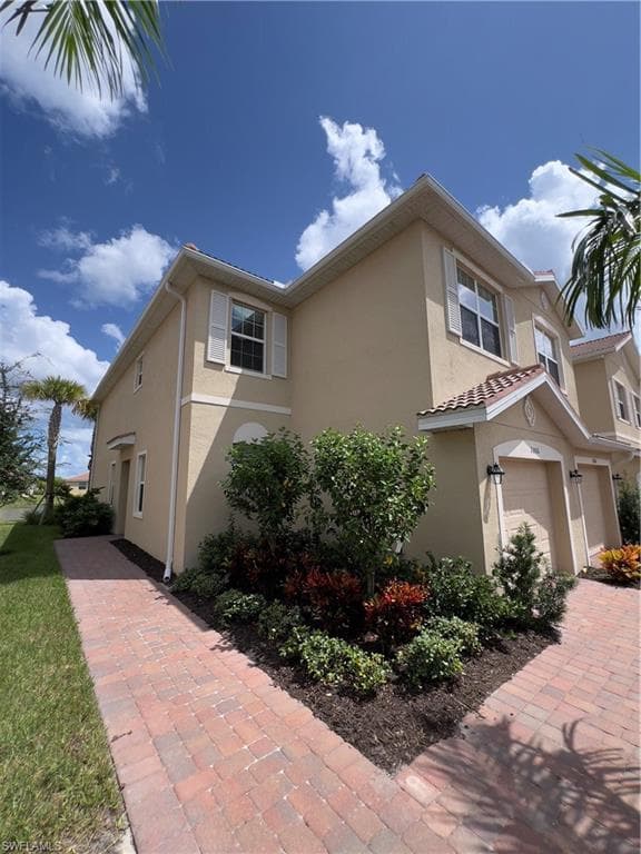 2806 Blossom WAY NAPLES, FL 34120