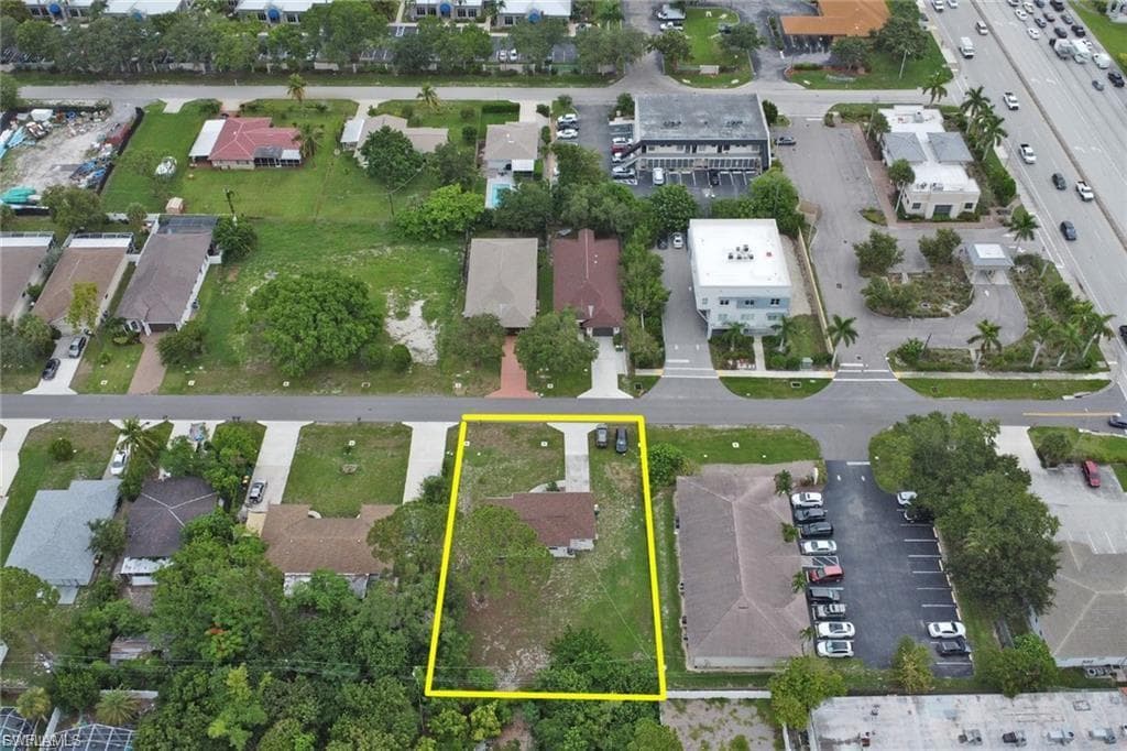 870 109th AVE N NAPLES, FL 34108