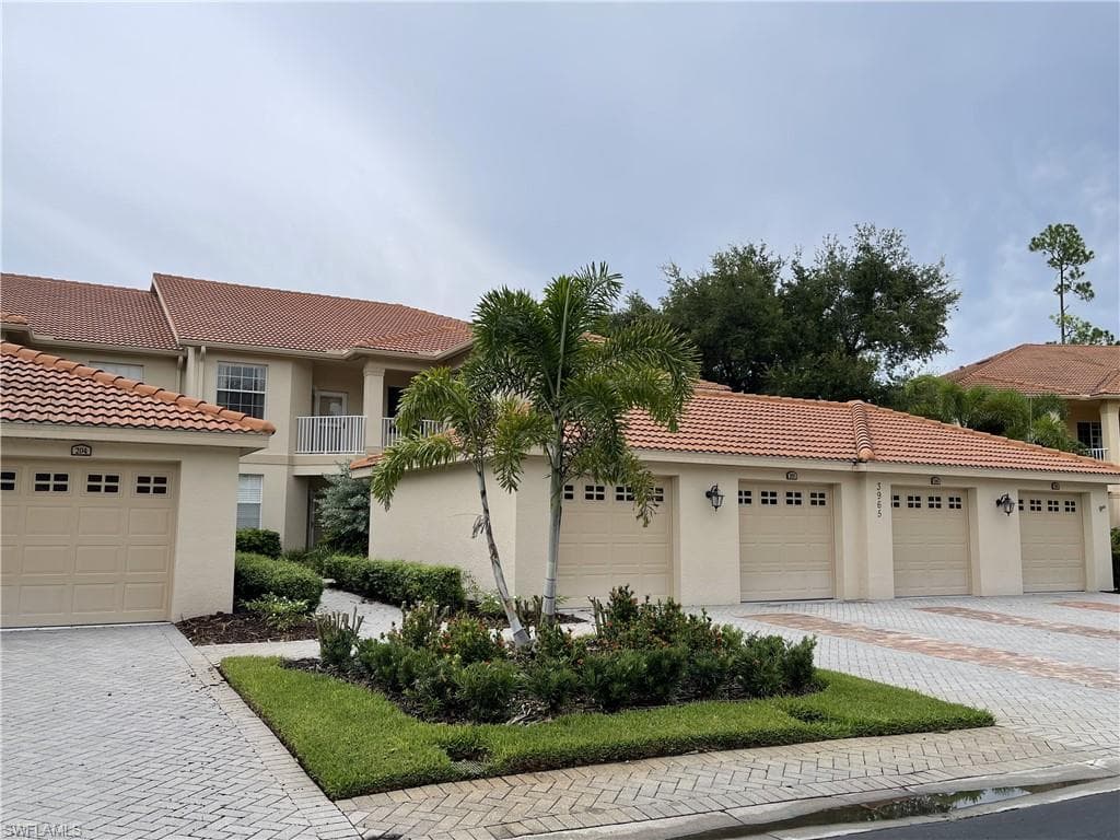 3965 Bishopwood CT E 205 NAPLES, FL 34114