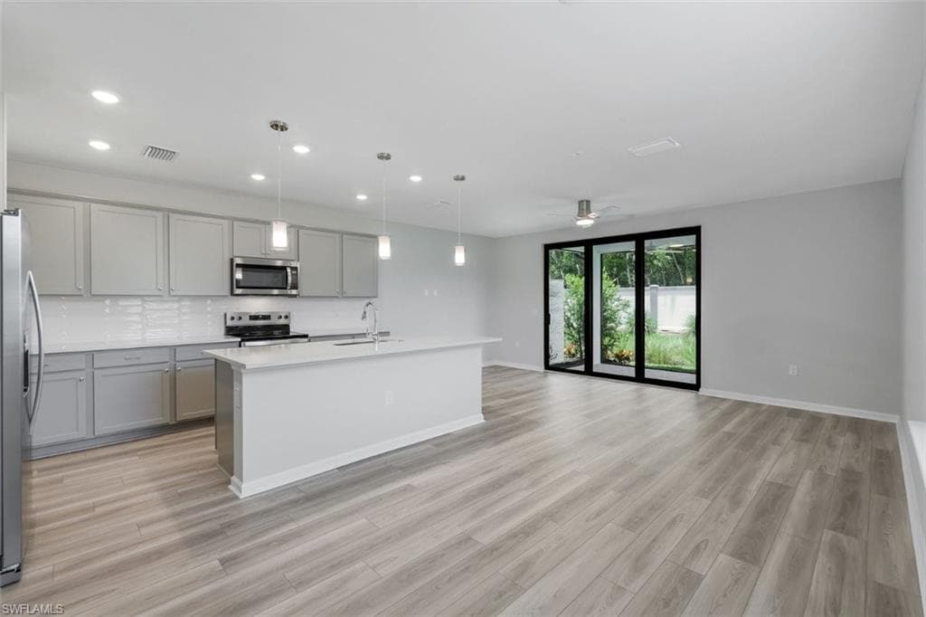 27907 Radiant CT BONITA SPRINGS, FL 34135