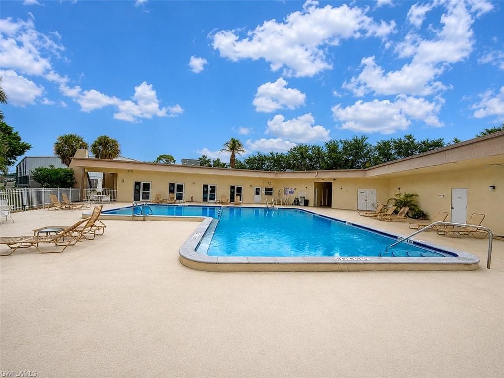 2079 Barkeley LN 13 FORT MYERS, FL 33907