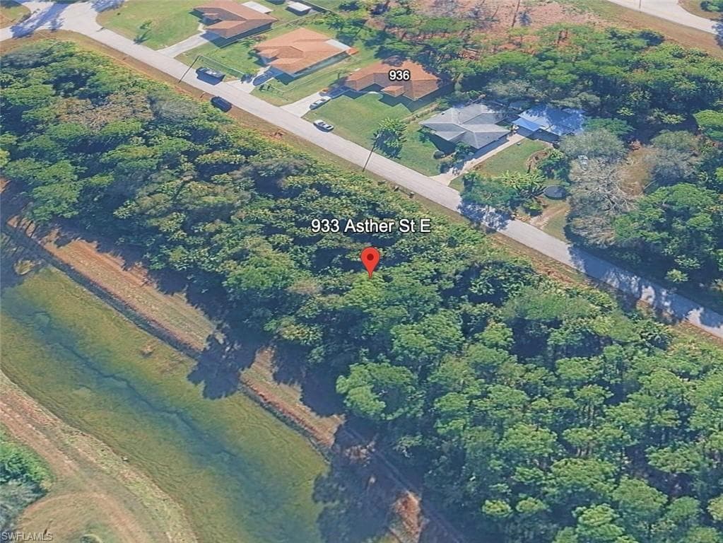 933 Asther ST E LEHIGH ACRES, FL 33974