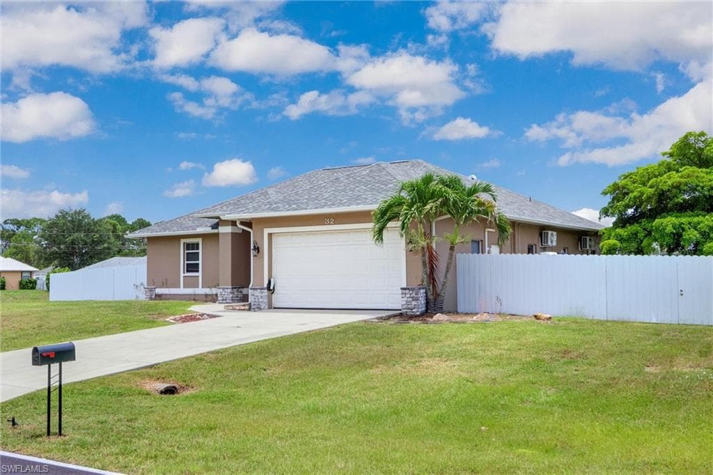 32 Wilmington PKWY CAPE CORAL, FL 33993