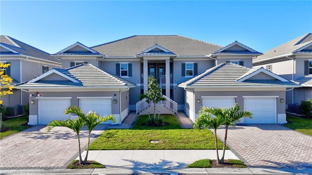 286 Indies DR E 101 NAPLES, FL 34114