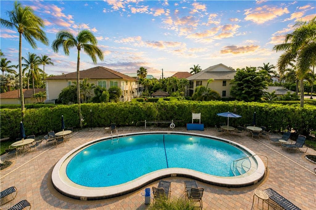 1050 6th ST S 1050 NAPLES, FL 34102