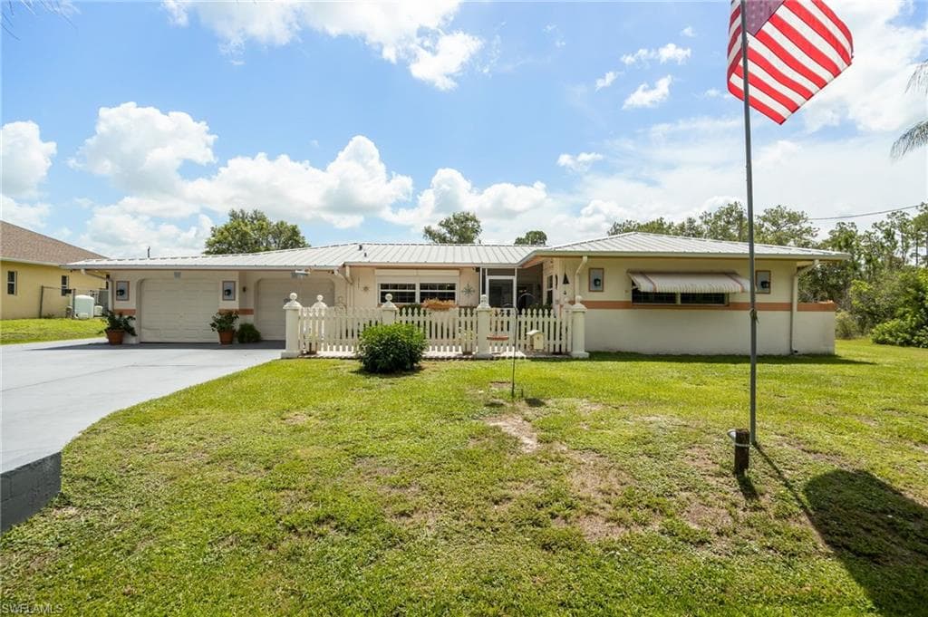 1010 Michael AVE LEHIGH ACRES, FL 33936