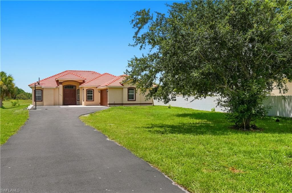 2930 35th AVE NE NAPLES, FL 34120