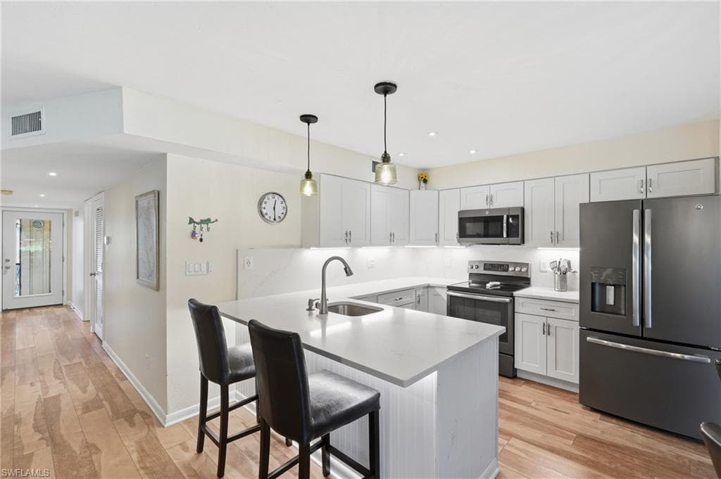 175 Forest Lakes BLVD 175 NAPLES, FL 34105