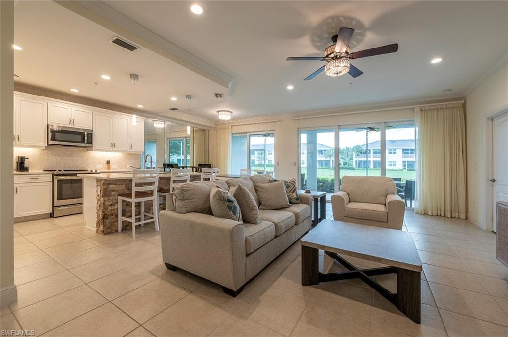 6954 Avalon CIR 702 NAPLES, FL 34112