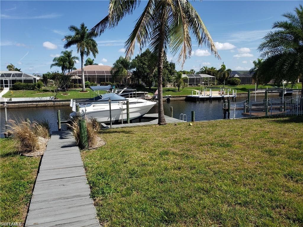 1305 SE 21st ST CAPE CORAL, FL 33990