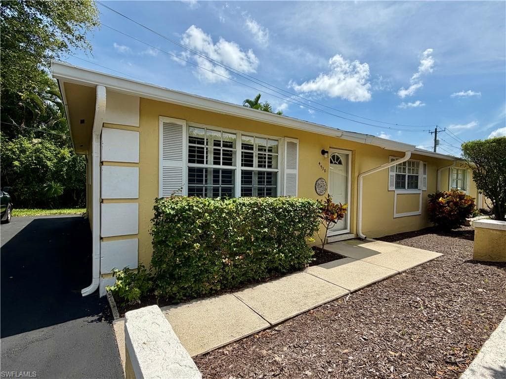 4938 West BLVD 9 NAPLES, FL 34103