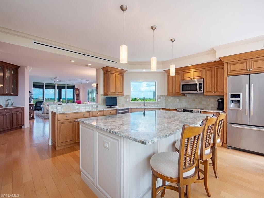 7425 Pelican Bay BLVD 506 NAPLES, FL 34108