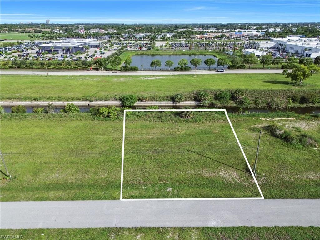 2104 13th LN CAPE CORAL, FL 33909