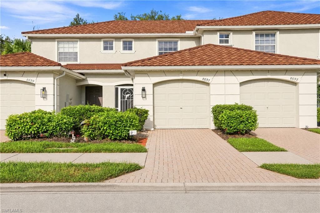 8697 Athena CT LEHIGH ACRES, FL 33971