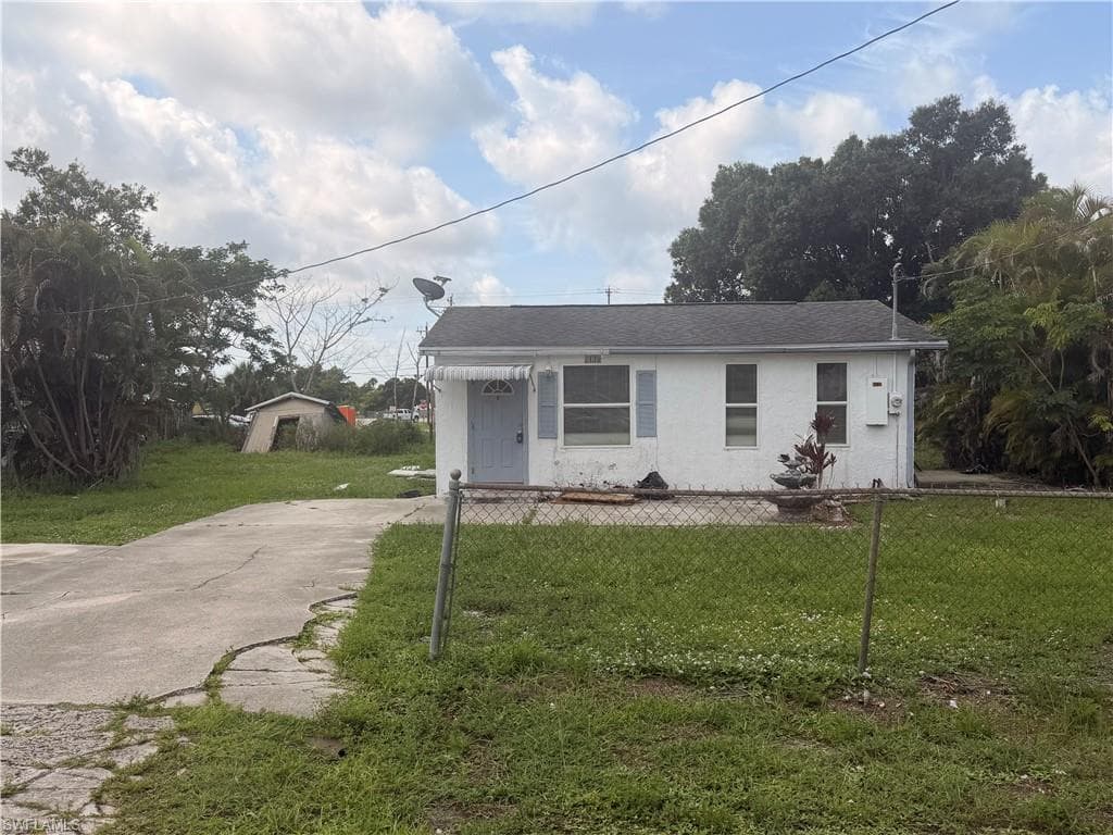 8110 Howell AVE NORTH FORT MYERS, FL 33917