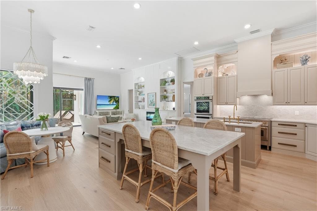 9833 Clear Lake CIR NAPLES, FL 34109