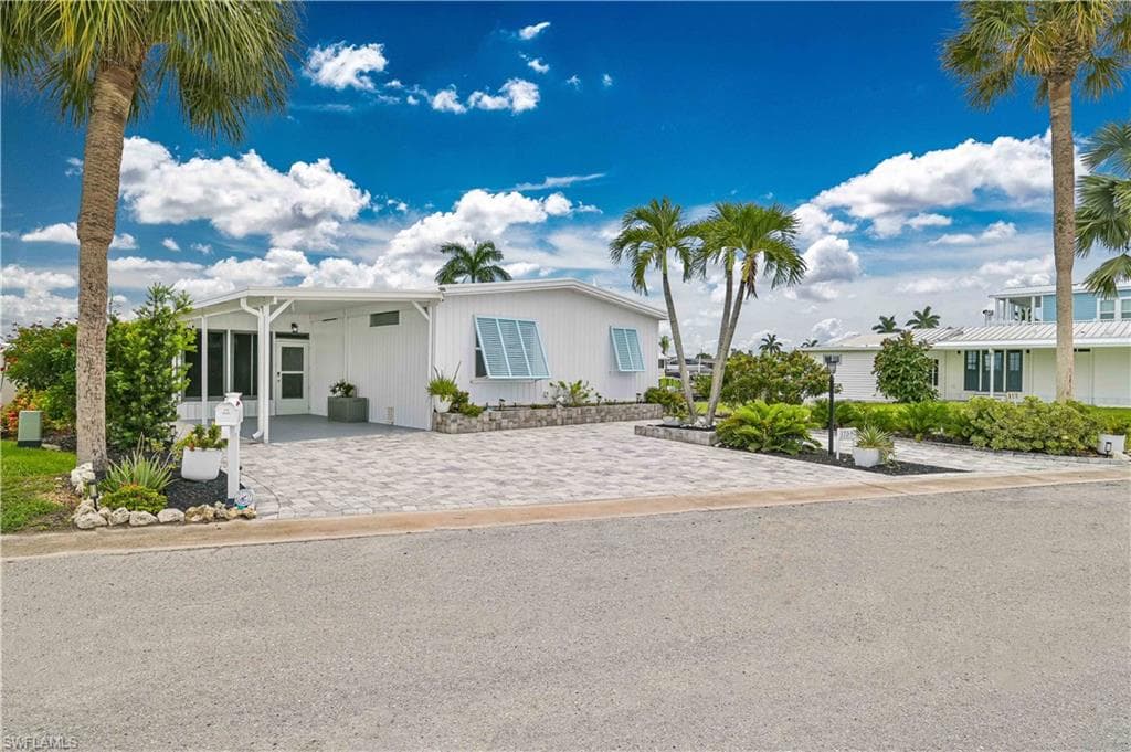 17591 Bryan CT FORT MYERS BEACH, FL 33931