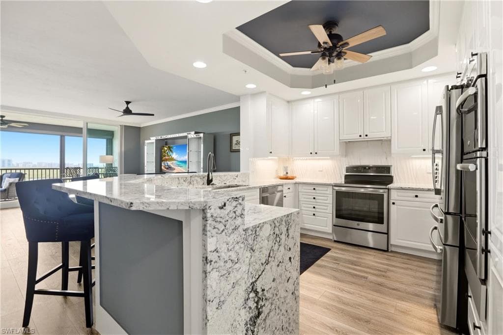 425 Cove Tower DR 1002 NAPLES, FL 34110