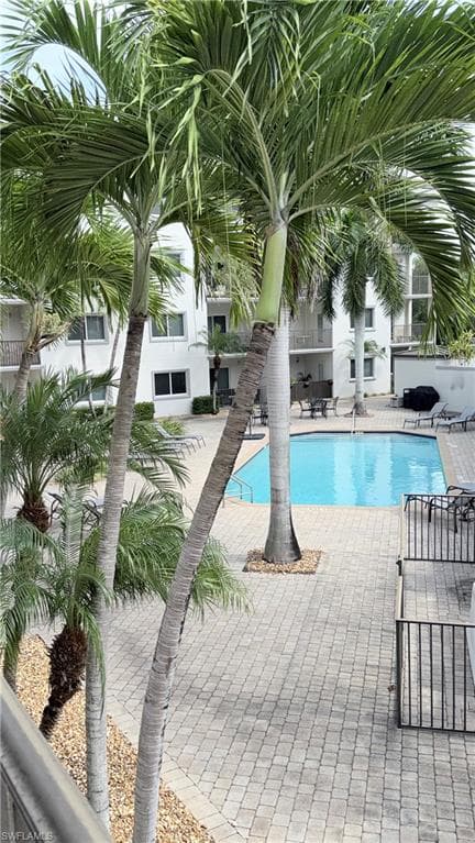 1100 Pine Ridge RD A-207 NAPLES, FL 34108