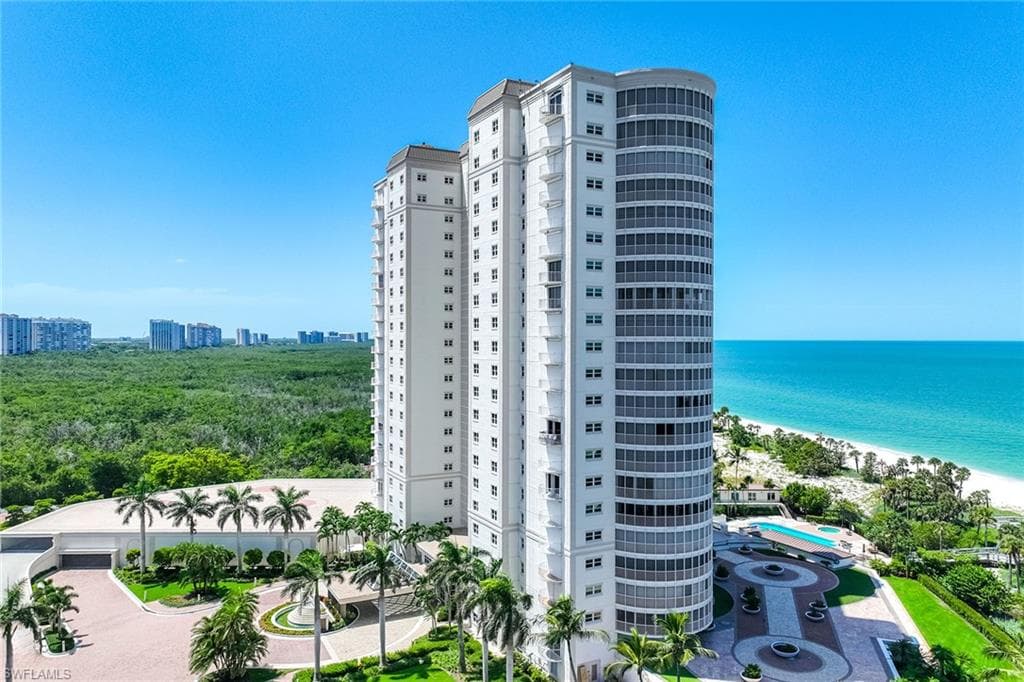8111 Bay Colony DR 204 NAPLES, FL 34108