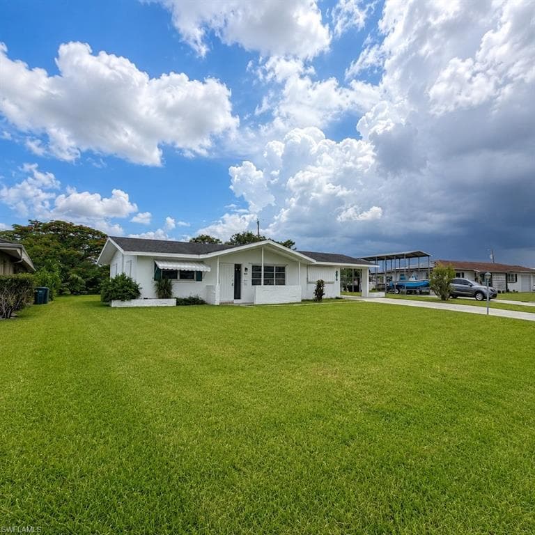 800 Willow DR LEHIGH ACRES, FL 33936