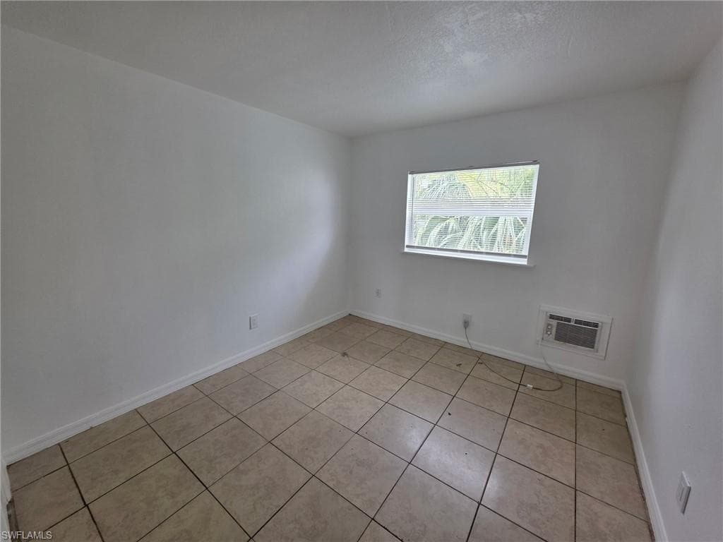 2452 Stella ST 106 FORT MYERS, FL 33901