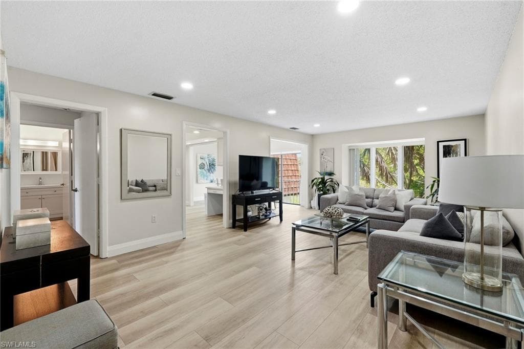 428 Meadowlark LN 428-B NAPLES, FL 34105