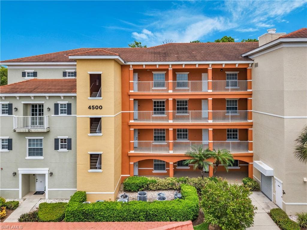 4500 Botanical Place CIR 102 NAPLES, FL 34112