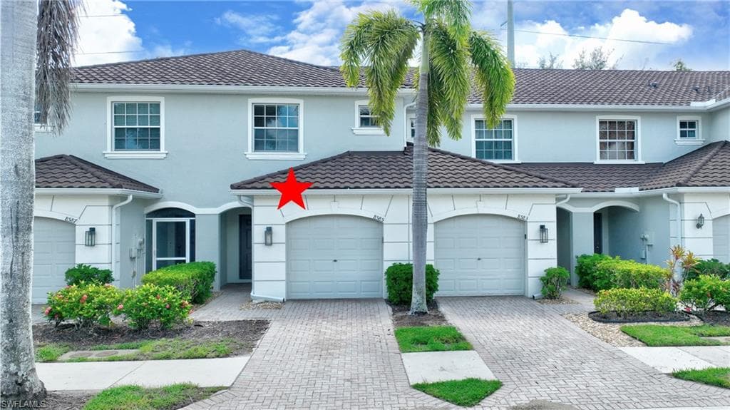 8585 Athena CT LEHIGH ACRES, FL 33971