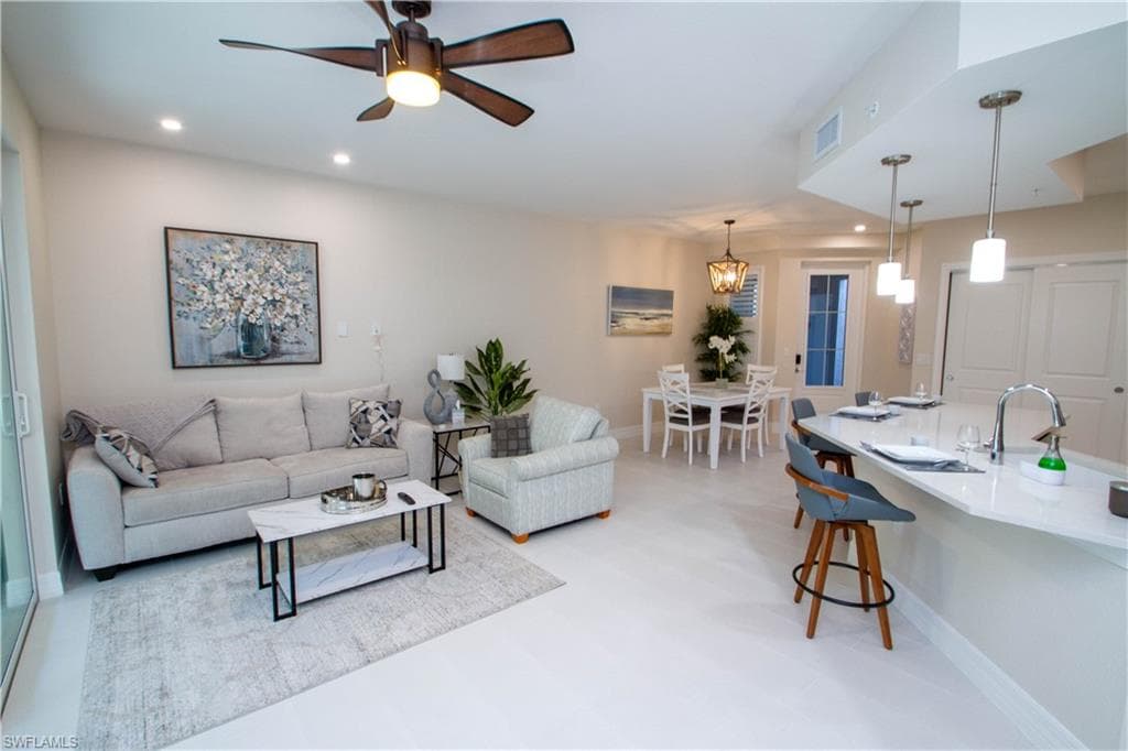 262 Indies Dr 101 NAPLES, FL 34114