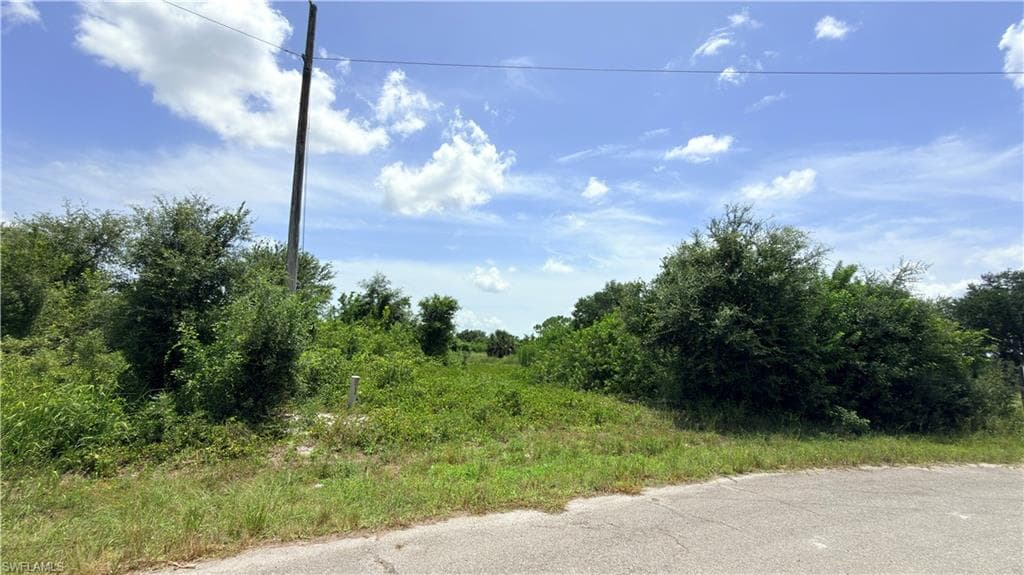 608 Chemstrand ST E LEHIGH ACRES, FL 33974