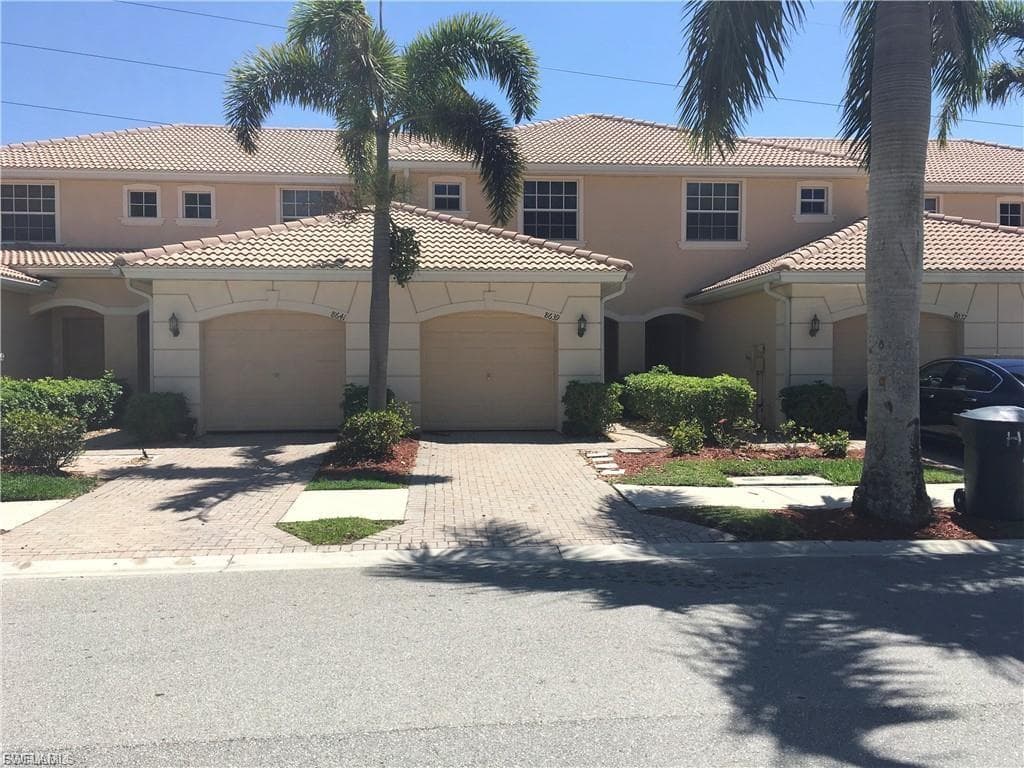 8639 Athena CT LEHIGH ACRES, FL 33971