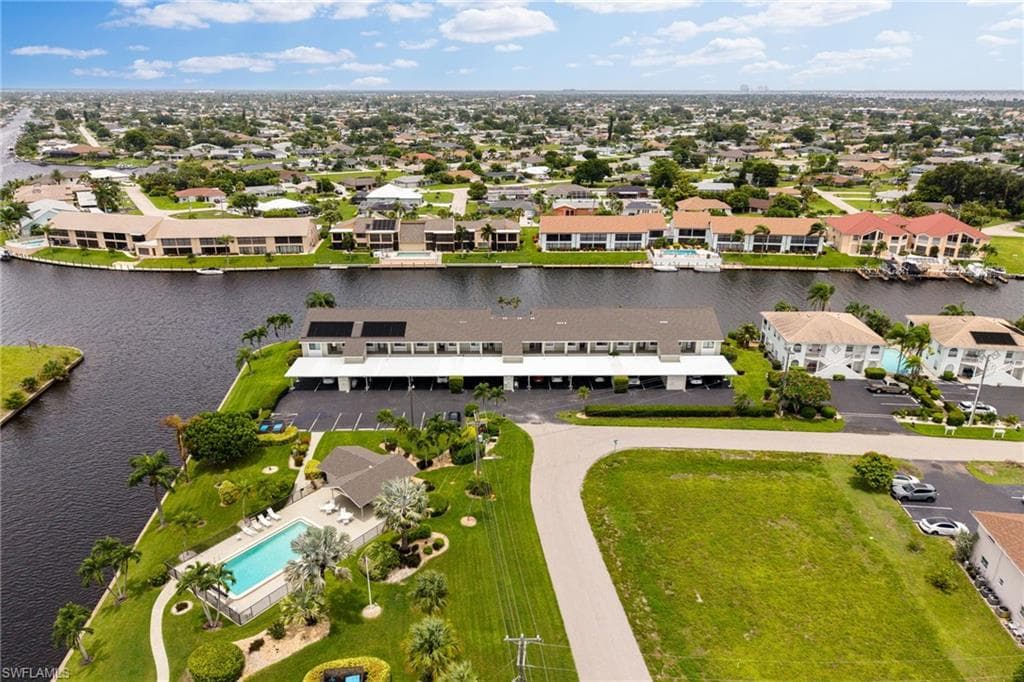 3813 SE 11th PL 1214 CAPE CORAL, FL 33904