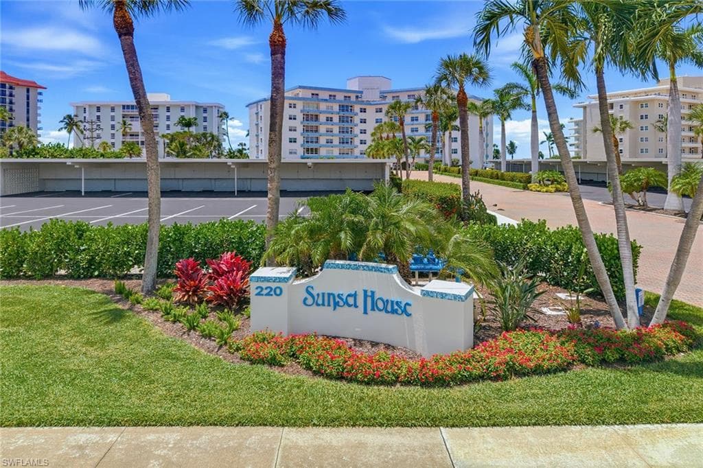 220 Seaview CT 413 MARCO ISLAND, FL 34145