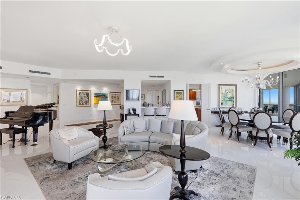 13675 Vanderbilt DR 810 NAPLES, FL 34110