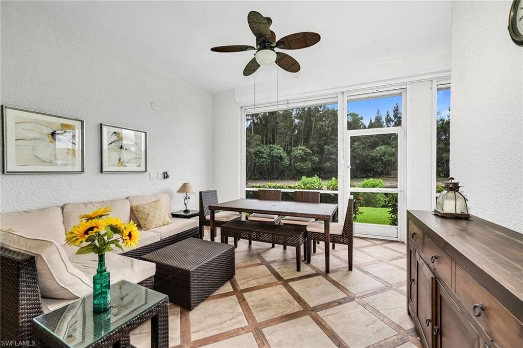 2326 Magnolia LN 6104 NAPLES, FL 34112