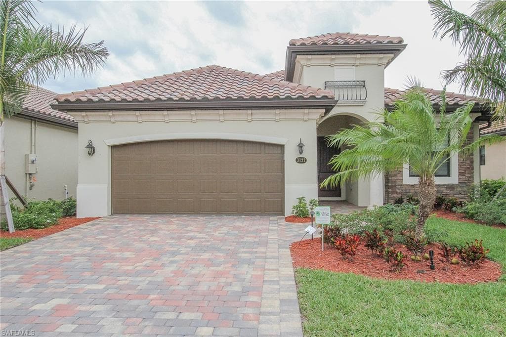 3122 Aviamar CIR NAPLES, FL 34114