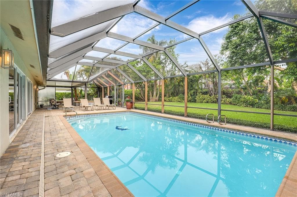 675 Harbour DR NAPLES, FL 34103