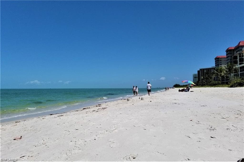 9653 Gulf Shore DR 203 NAPLES, FL 34108